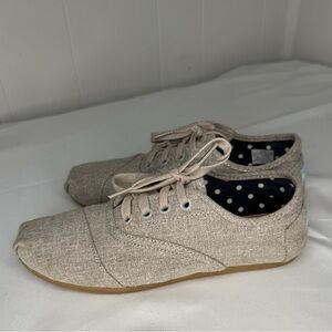 Tom’s lace up shoes